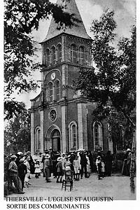 THIERSVILLE - L'EGLISE ST AUGUSTIN - SORTIE DES COMMUNIANTES